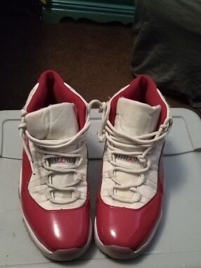 Source Unknown White and Red High-Top Athletic Sneakers